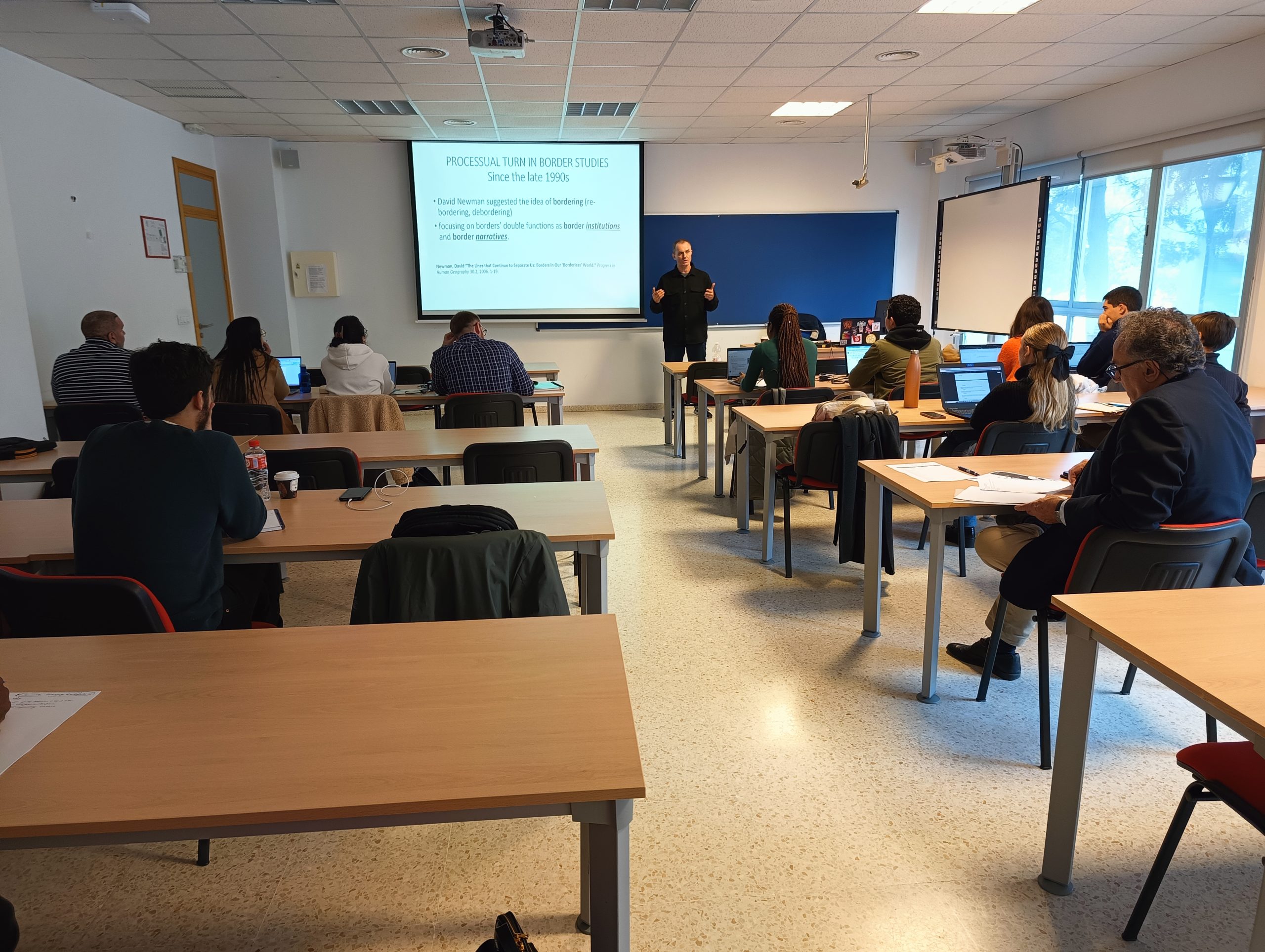 Explorando las narrativas de la migración: Seminario en la Universidad de Cádiz